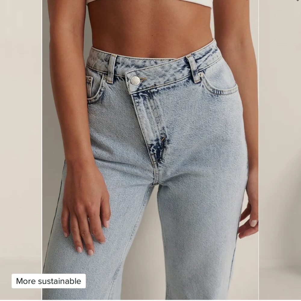 NA-KD NWT asymmetrical jeans